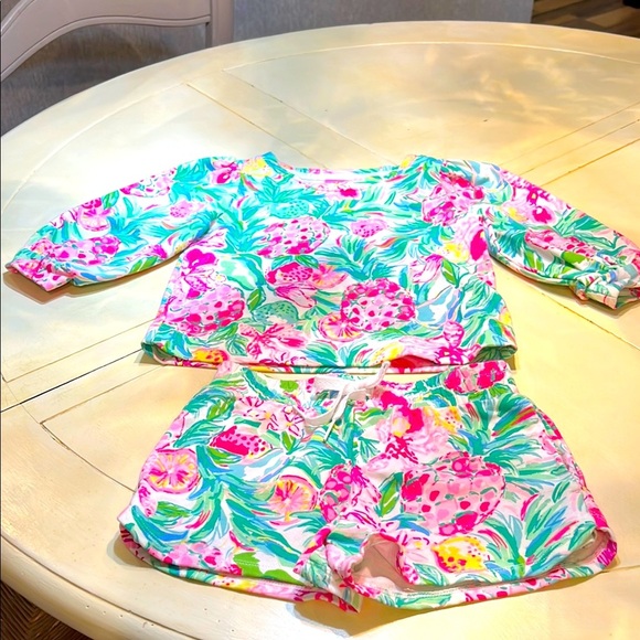 Lilly Pulitzer girls play set two pieces 4-5 perfect condition - Picture 1 of 4